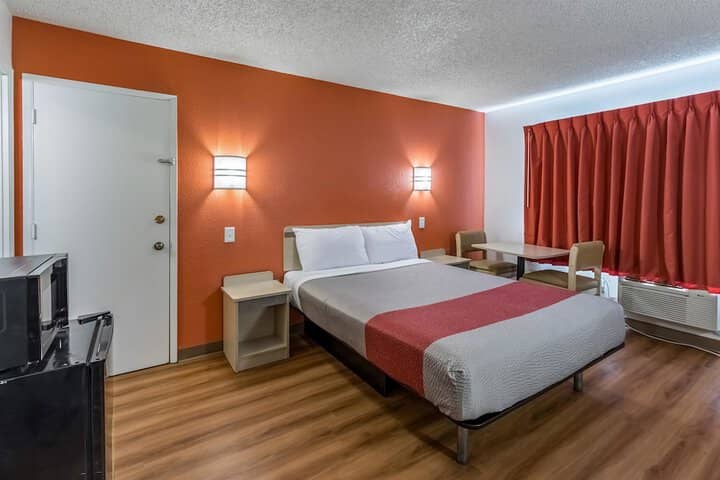 Room 11 of 30