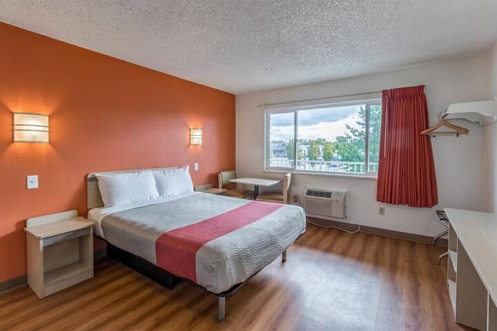 Room 9 of 30